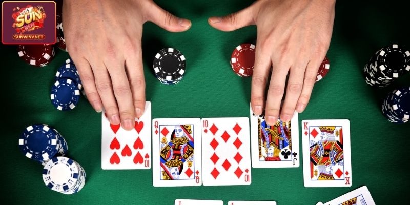 Tố đều tay và không để lộ bài cho đối thủ